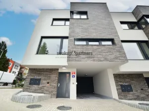 Pronájem rodinného domu, Praha - Háje, V Hájích, 220 m2