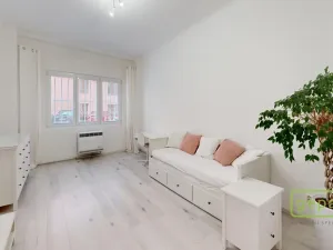 Pronájem bytu 2+1, Praha, V háji, 49 m2