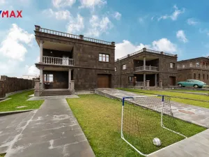 Pronájem rodinného domu, Praha - Kunratice, 450 m2