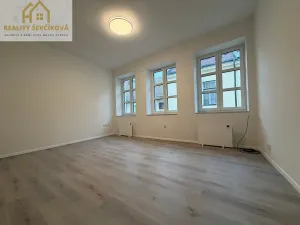 Pronájem bytu 2+1, Hradec Králové, Velké náměstí, 51 m2