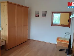 Pronájem bytu 1+kk, Praha - Hloubětín, Nademlejnská, 37 m2