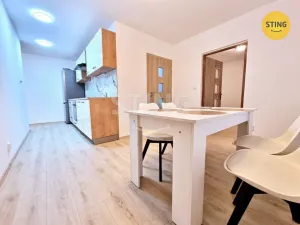 Pronájem bytu 2+1, Chvaletice, U Kulturního domu, 60 m2
