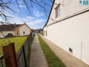 Prodej rodinného domu, Hevlín, 250 m2
