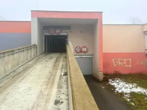 Pronájem garážového stání, Kladno - Kročehlavy, Americká, 17 m2