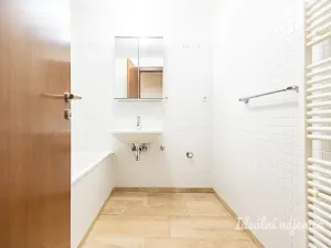 Pronájem bytu 2+kk, Praha, Podnádražní, 55 m2