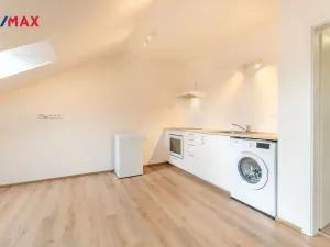 Pronájem bytu 1+kk, Roztoky, Lidická, 33 m2