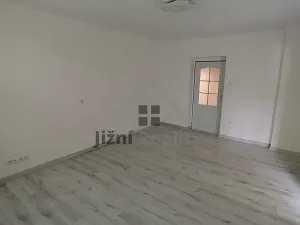 Prodej bytu 3+1, Mladá Vožice, Husovo náměstí, 80 m2