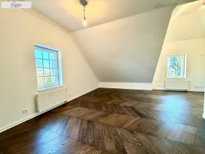 Pronájem rodinného domu, Jesenice - Zdiměřice, Skřivanová, 345 m2