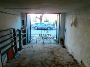 Pronájem garáže, Znojmo, Palliardiho, 19 m2