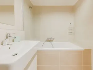 Pronájem bytu 1+kk, Praha - Holešovice, Komunardů, 44 m2