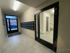 Pronájem bytu 1+kk, Praha - Holešovice, Na Maninách, 33 m2