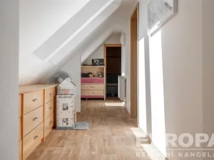 Prodej rodinného domu, Zeleneč, Bezručova, 213 m2