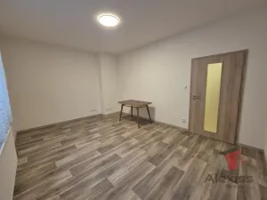 Pronájem bytu 3+kk, Praha - Smíchov, Vrázova, 76 m2