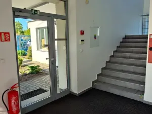 Pronájem kanceláře, Lišov, Hůrecká, 235 m2