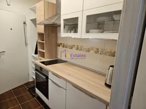 Pronájem bytu 1+kk, Praha - Vršovice, Karpatská, 28 m2