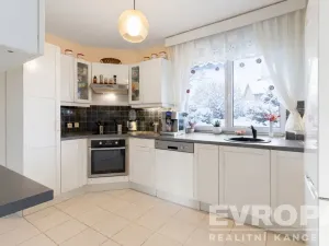 Prodej rodinného domu, Praha - Suchdol, Armádní, 196 m2