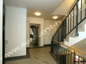 Pronájem bytu 1+kk, Praha - Košíře, Pod Kavalírkou, 35 m2