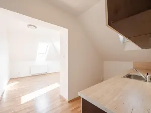 Pronájem bytu 1+1, Praha - Kobylisy, Pod Kynclovkou, 31 m2