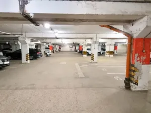 Pronájem garážového stání, Praha, Ve Lhotce, 12 m2