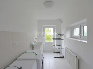 Pronájem vily, Horoměřice, Za Dvorem, 330 m2