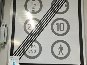 Pronájem garážového stání, Praha - Háje, Jurkovičova, 16 m2