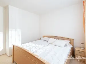 Pronájem bytu 3+1, Praha - Troja, Krosenská, 69 m2