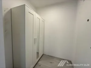 Pronájem bytu 1+kk, Zlín, Lorencova, 30 m2