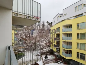 Pronájem bytu 2+kk, Praha, Jeseniova, 56 m2