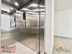 Pronájem bytu 2+kk, Praha - Uhříněves, Karla Guta, 37 m2