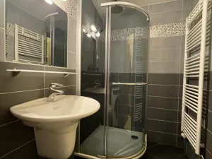 Pronájem bytu 1+1, Praha - Karlín, Sokolovská, 34 m2