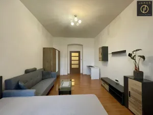 Pronájem bytu 1+1, Praha - Karlín, Sokolovská, 34 m2