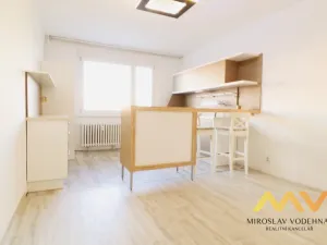 Pronájem bytu 2+kk, Hradec Králové - Nový Hradec Králové, třída Edvarda Beneše, 41 m2