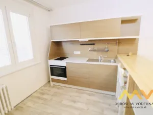 Pronájem bytu 2+kk, Hradec Králové - Nový Hradec Králové, třída Edvarda Beneše, 41 m2