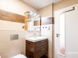 Pronájem bytu 4+kk, Praha - Strašnice, Zvěřinova, 112 m2