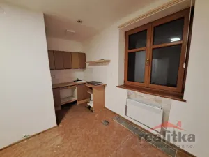 Pronájem bytu 1+kk, Opava, Polní, 28 m2