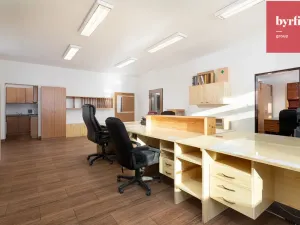 Prodej výrobních prostor, Krnov, Lidická, 12420 m2