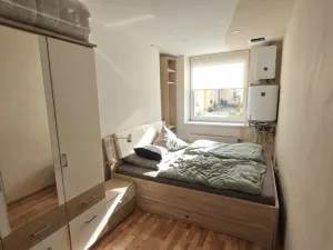 Pronájem bytu 2+kk, Praha, Viklefova, 36 m2