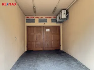 Pronájem garážového stání, Praha - Žižkov, Husitská, 13 m2