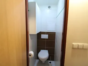 Prodej bytu 3+1, Karlovy Vary, Krymská, 68 m2