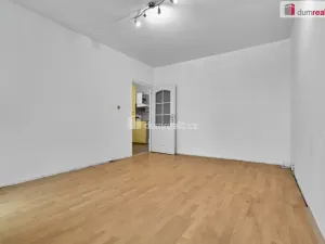 Prodej bytu 2+1, Karlovy Vary - Stará Role, Závodu míru, 63 m2