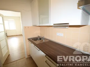 Pronájem bytu 1+kk, Praha - Nusle, U družstva Život, 33 m2