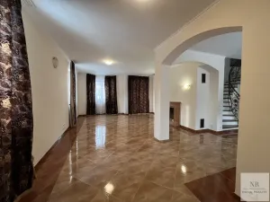 Prodej vily, Nová Role - Mezirolí, 350 m2