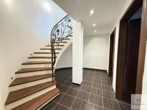 Prodej vily, Nová Role - Mezirolí, 350 m2