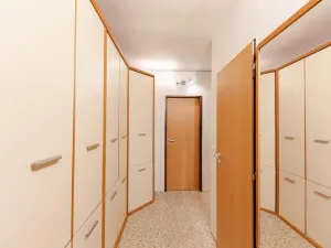 Pronájem bytu 2+kk, Praha - Kobylisy, Rajmonova, 66 m2