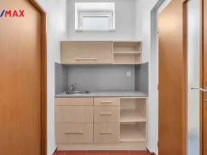 Pronájem kanceláře, Hradec Králové - Slezské Předměstí, Sládkova, 170 m2