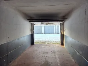 Pronájem garáže, Hradec Králové, U Mostku, 17 m2