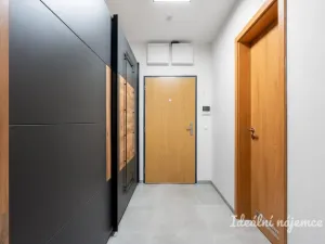 Pronájem bytu 1+kk, Praha - Hloubětín, Waltariho, 37 m2