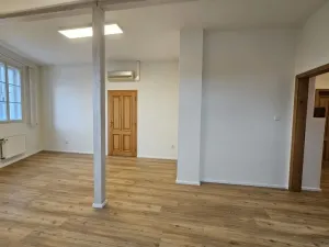 Pronájem kanceláře, Praha, Vinopalnická, 104 m2