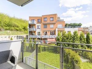 Pronájem bytu 1+kk, Praha - Smíchov, Jeřabinová, 33 m2