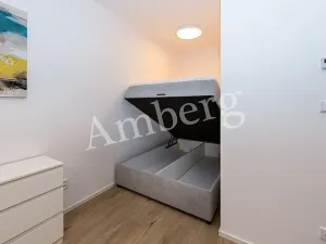 Pronájem bytu 1+kk, Praha - Karlín, Křižíkova, 32 m2